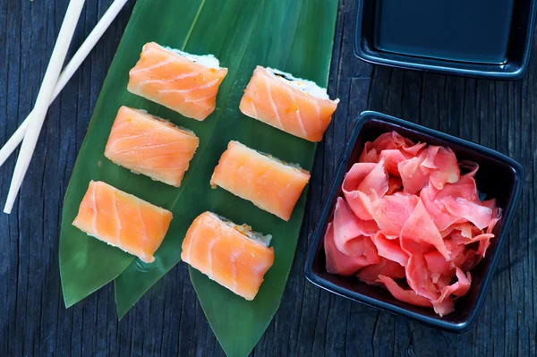 Sushi fresco en una mesa — Foto de Stock