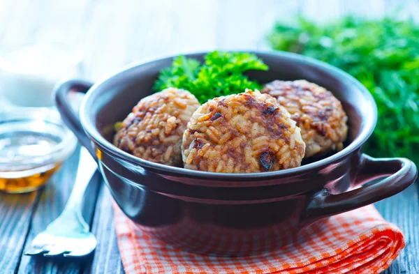 Tasty cutlets in bowl — Stock Photo, Image