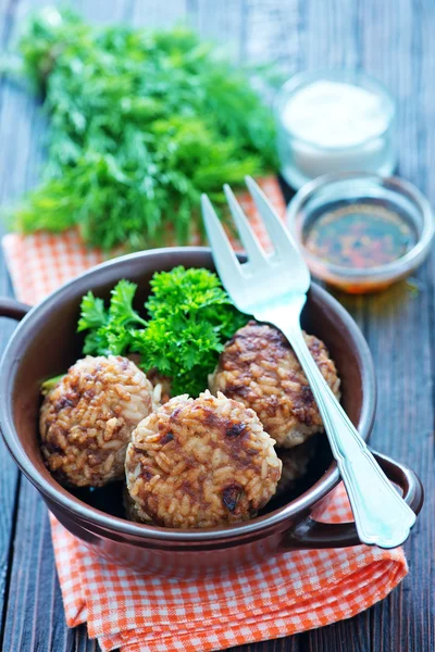 Tasty cutlets in bowl — Stock Photo, Image
