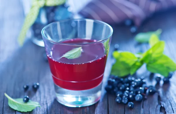 Blåbär juice i glas — Stockfoto