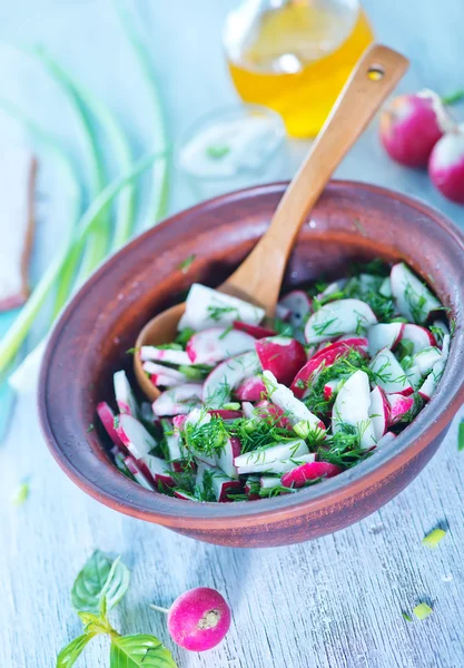 Ensalada de rábano en tazón — Foto de Stock