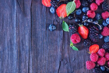 karışık meyveli masada