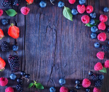 karışık meyveli masada