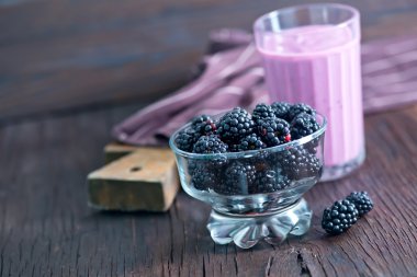 Yogurt with blackberries in bowl