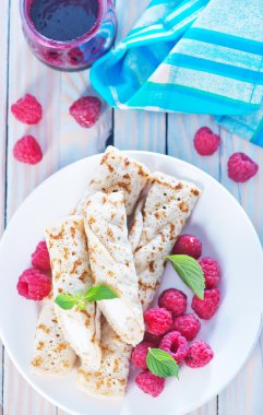 taze çilek ile Pancakes