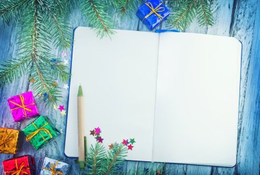 Not defteri ve Noel dekorasyon