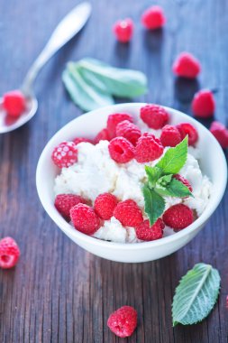 Taze ahududu ile yazlık