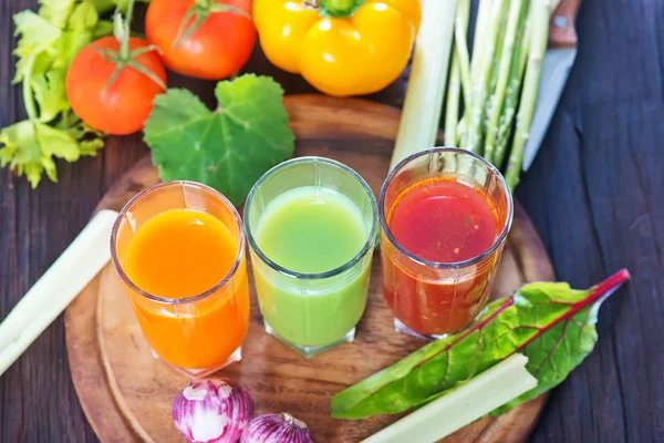 Овощные соки в стаканах — стоковое фото