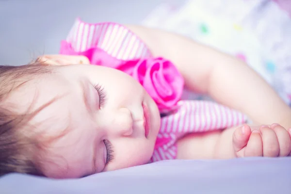 Dormir niña —  Fotos de Stock