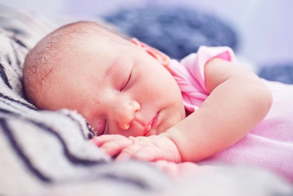 Bebê recém-nascido menina — Fotografia de Stock