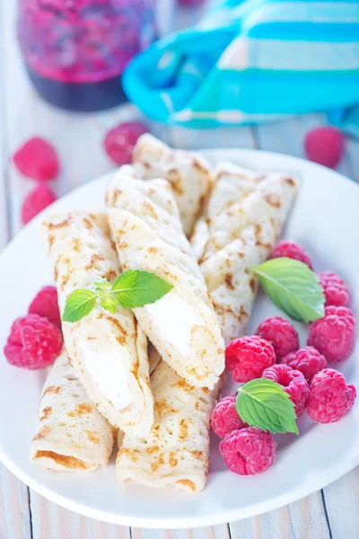 taze çilek ile Pancakes