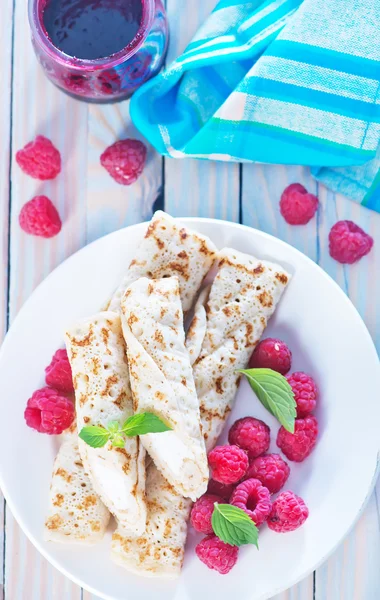 taze çilek ile Pancakes