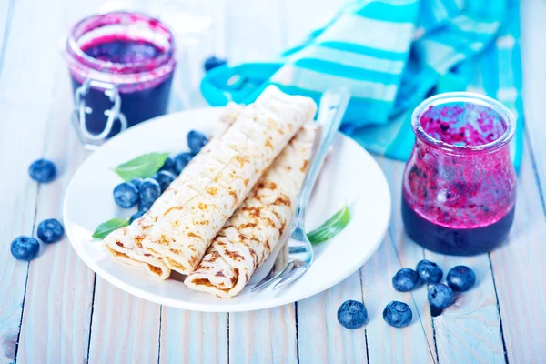taze çilek ile Pancakes