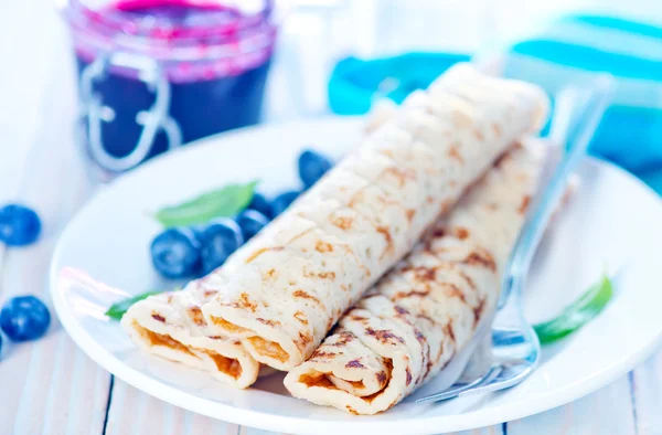 taze çilek ile Pancakes