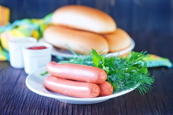 Bullar och korv med såser — Stockfoto