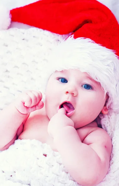 Bébé en chapeau de Noël — Photo