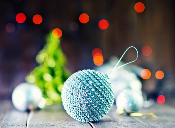 Kerstversiering op een tafel — Stockfoto