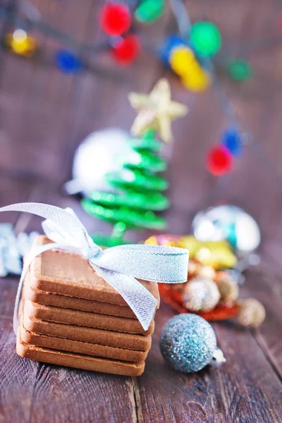 Biscotti e decorazioni natalizie — Foto Stock