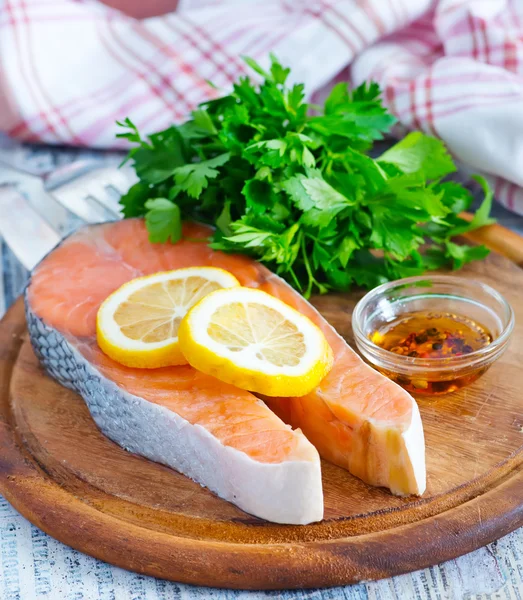 Fresh salmon and lemon — Stock Photo, Image