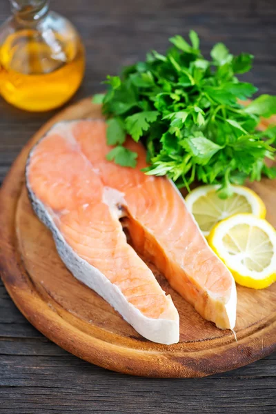 Fresh salmon and lemon — Stock Photo, Image