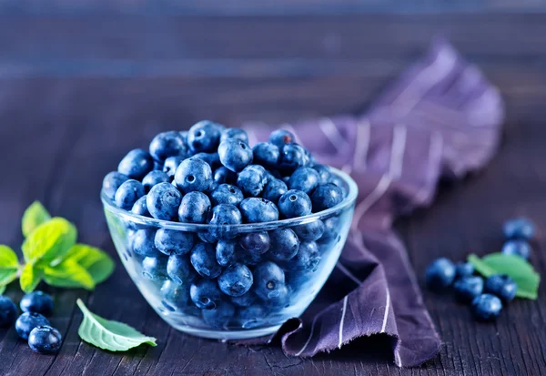 Blueberries in glass bowl — Stock Photo, Image