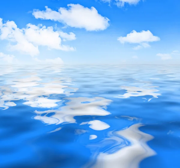 Himmel mit Wolken und Wasser — Stockfoto