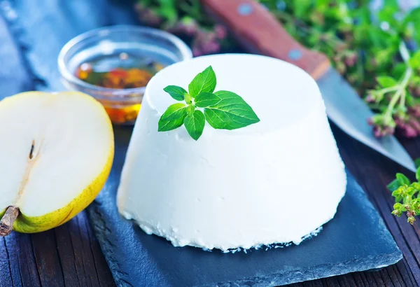 Ricotta kaas met peer — Stockfoto