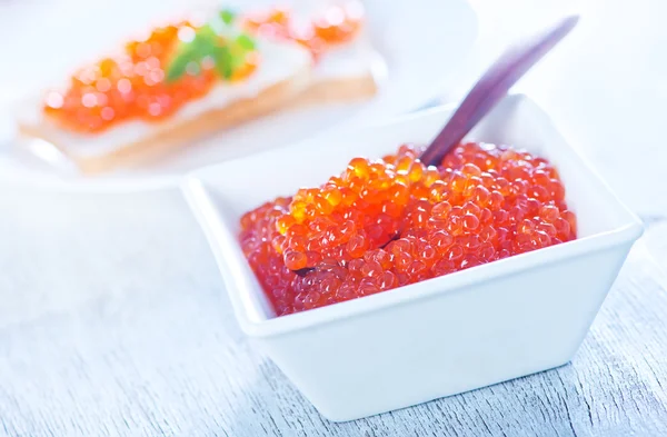 Sandwiches con caviar de salmón —  Fotos de Stock