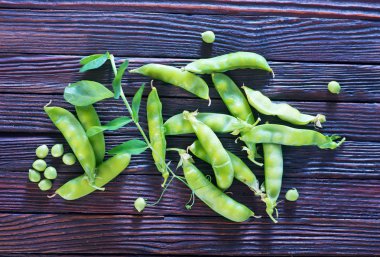 tabloda yeşil bezelye