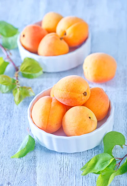 Guisantes verdes en cuencos — Foto de Stock