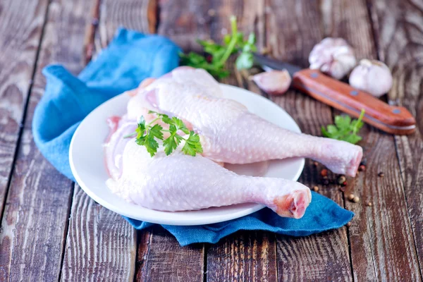 Pernas de frango cru — Fotografia de Stock