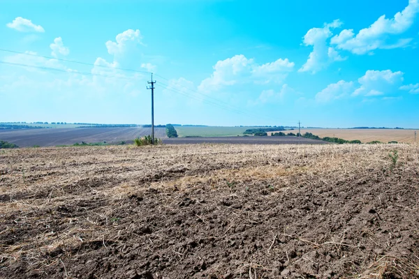 Arado campo com céu — Fotografia de Stock