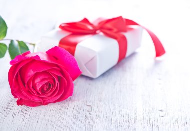 mevcut ve kırmızı gül