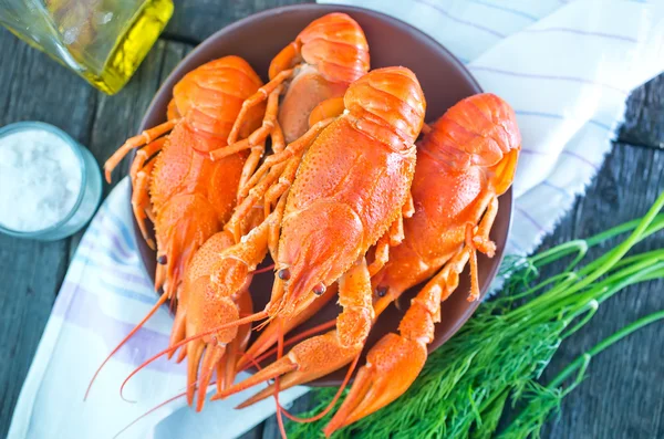 haşlanmış crayfishes plaka üzerinde