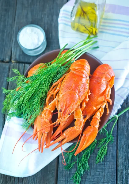 haşlanmış crayfishes plaka üzerinde