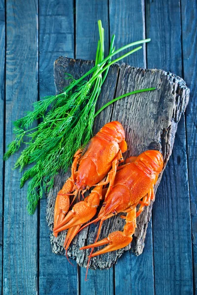 haşlanmış crayfishes plaka üzerinde