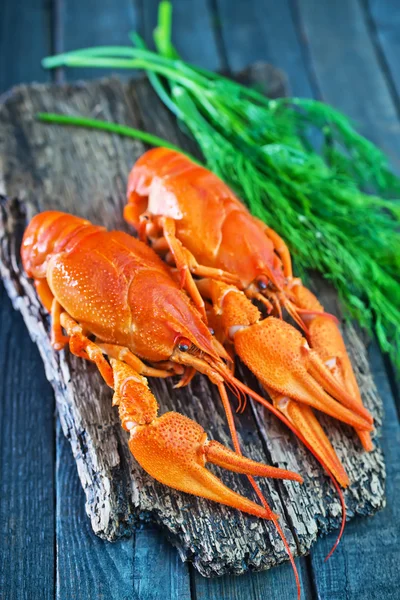 Haşlanmış crayfishes plaka üzerinde — Stok fotoğraf