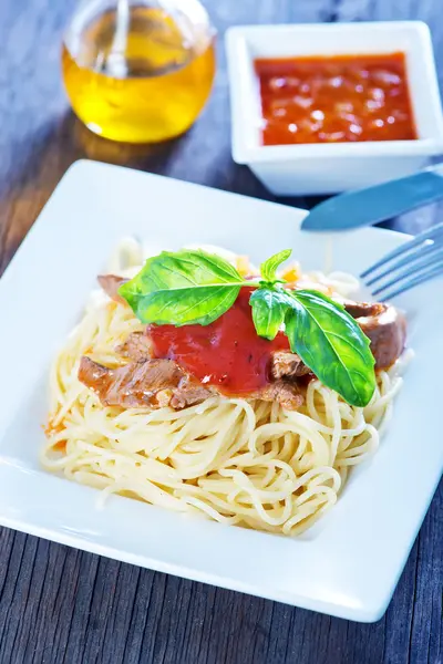 Fideos con salsa de tomate — Foto de Stock