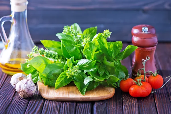 Fresh basil on board — Stock Photo, Image