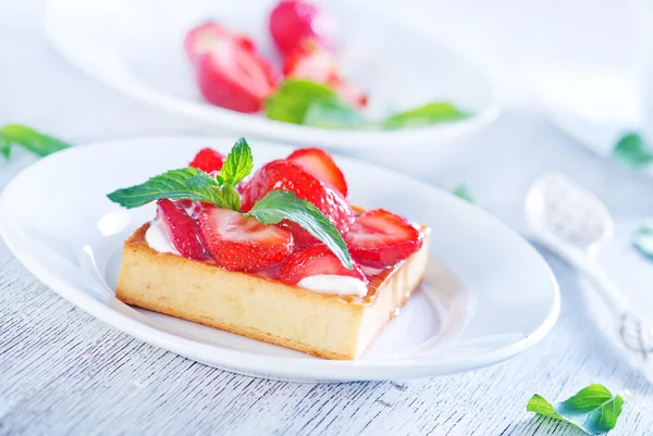 Pieces of cake with strawberries — Stock Photo, Image