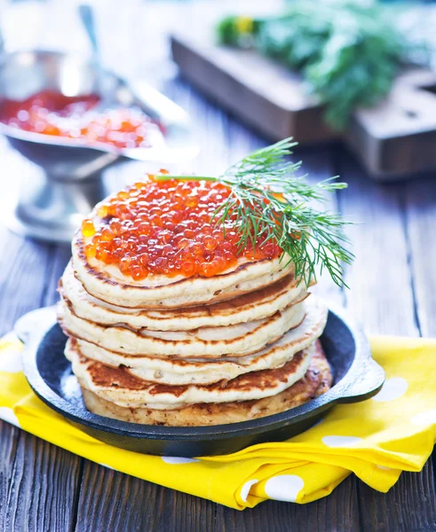 Pancakes with salmon caviar — Stock Photo, Image