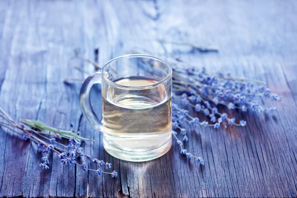 Té de lavanda en taza — Foto de Stock