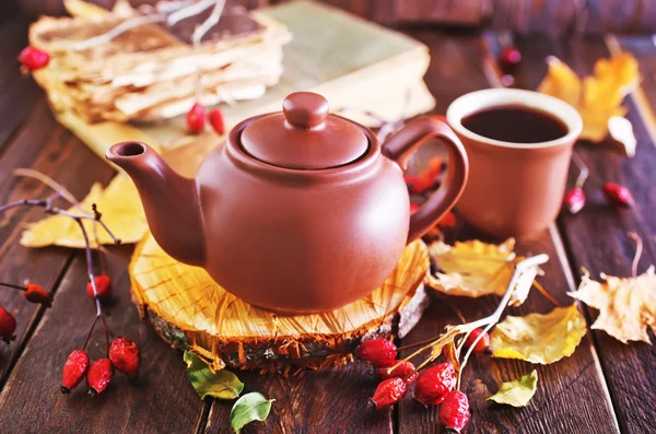 Fresh tea in teapot — Stock Photo, Image