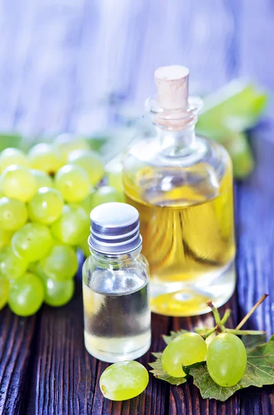 Виноградное масло в бутылках — стоковое фото