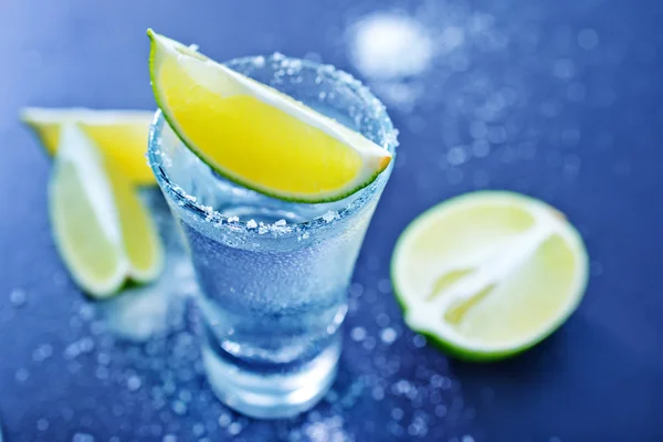 Tequila mit Meersalz — Stockfoto