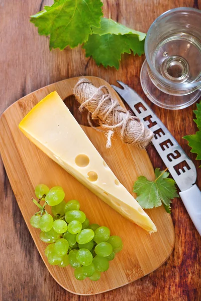 Cheese and grape on board — Stock Photo, Image