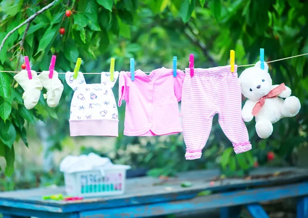 Детская одежда, чистое детское белье — стоковое фото