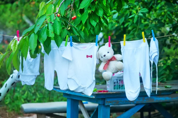 Roupas de bebê, roupa de bebê clara — Fotografia de Stock
