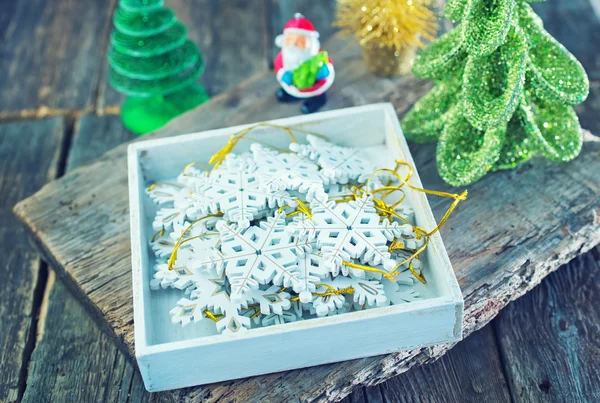 Kerstversiering op een tafel — Stockfoto