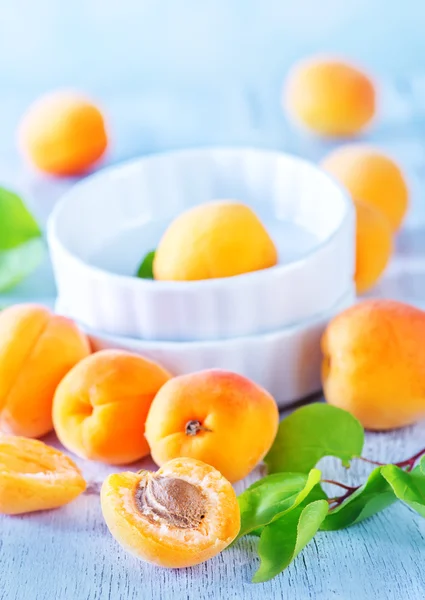 Fresh ripe apricots — Stock Photo, Image